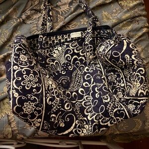 Classic Vera Bradley s-m duffel bag featuring a beautiful floral pattern.